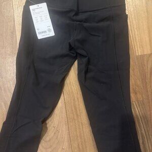 Athleta Salutation Stash Capri- Small